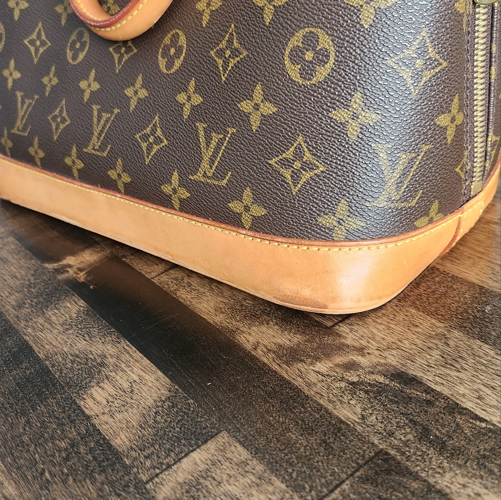 Louis Vuitton Alma Monogram - Picture 4 of 15